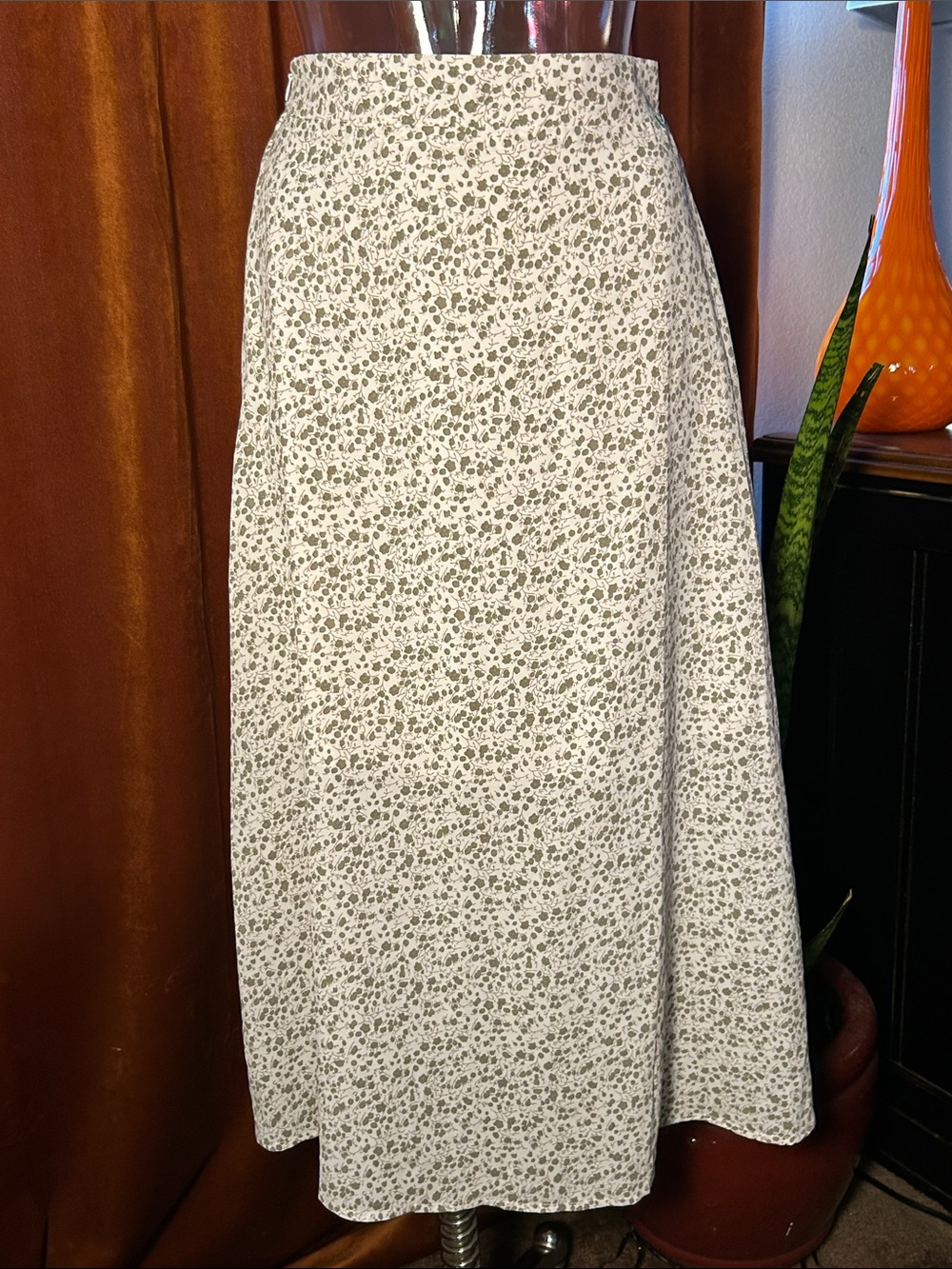 High-Waist Cream A-Line Midi Skirt with Dainty Gray Floral Print
